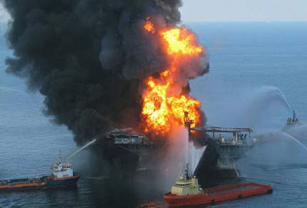 640px-Deepwater_Horizon_offshore_drilling_unit_on_fire_2010-430x292